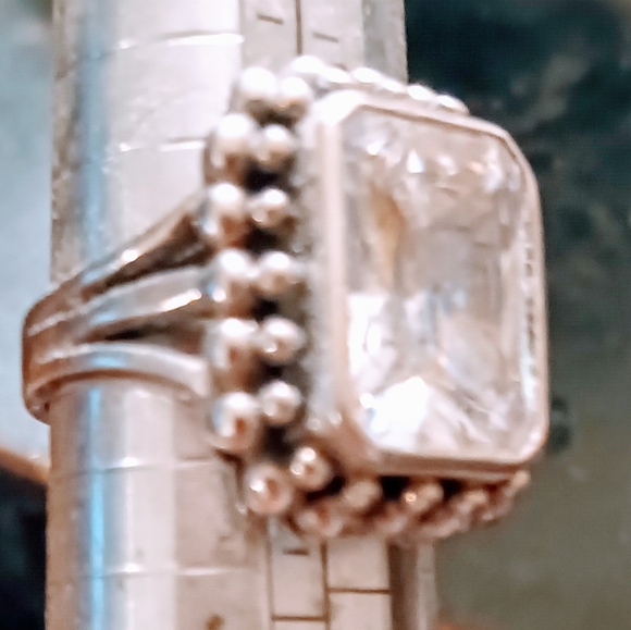 Vintage White Clear Quartz Sterling Silver 925 Ridge design SZ ,7.5 Ring - Picture 6 of 9